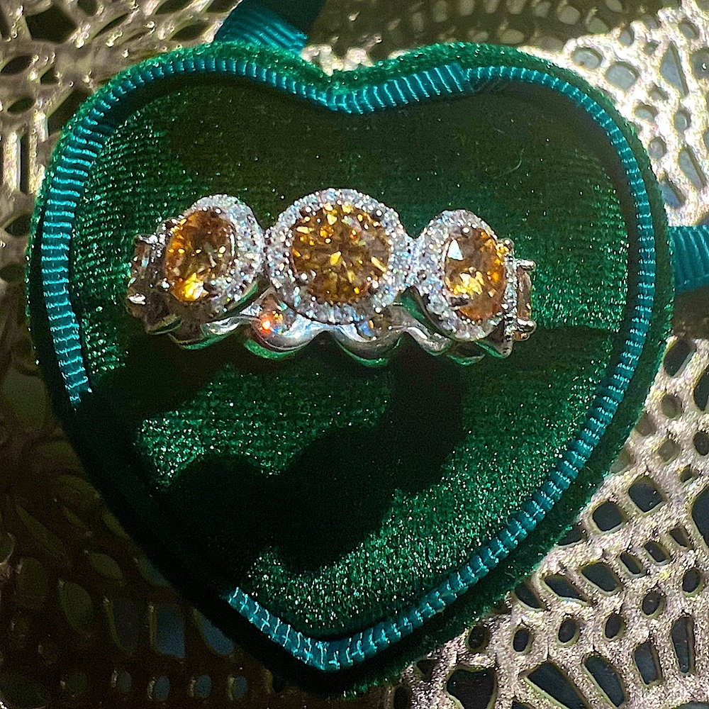 💛 BRAND NEW ETERNITY BAND RING!!